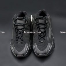 아디다스 이지부스트 700 트리플블랙 YEEZY BOOST 700 TRIPLE BLACK FV4440