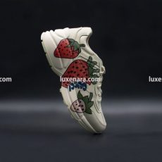 구찌 라이톤 딸기 프린트 스니커즈 GUCCI RHYTON SNIAKER WITH STRAWBERRY