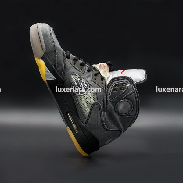 나이키 오프화이트 X 조던5 무슬린 파이어레드 턴잇업 CT8480-001 OFF-WHITE X NIKE AIR JODAN 5
